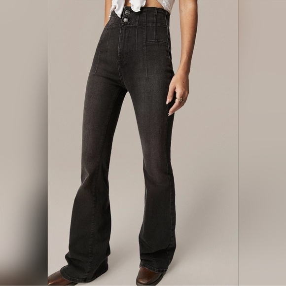 Free People “We the Free” high waisted 2 button jeans. Flare leg size 26 - Picture 1 of 7